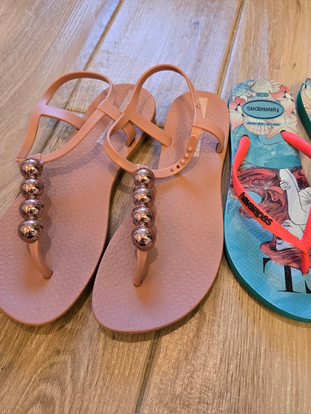 Bundle of 2 Women's Flip Flops, 7